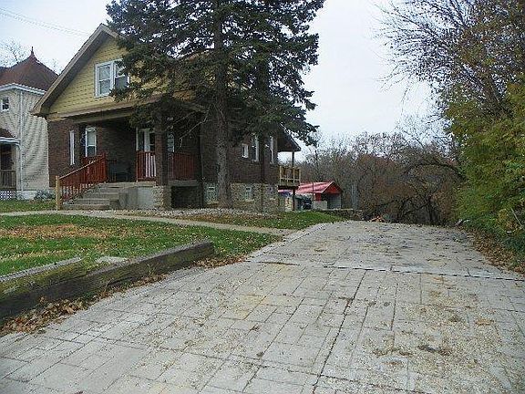 2nd image of 2531 Bartlett St
