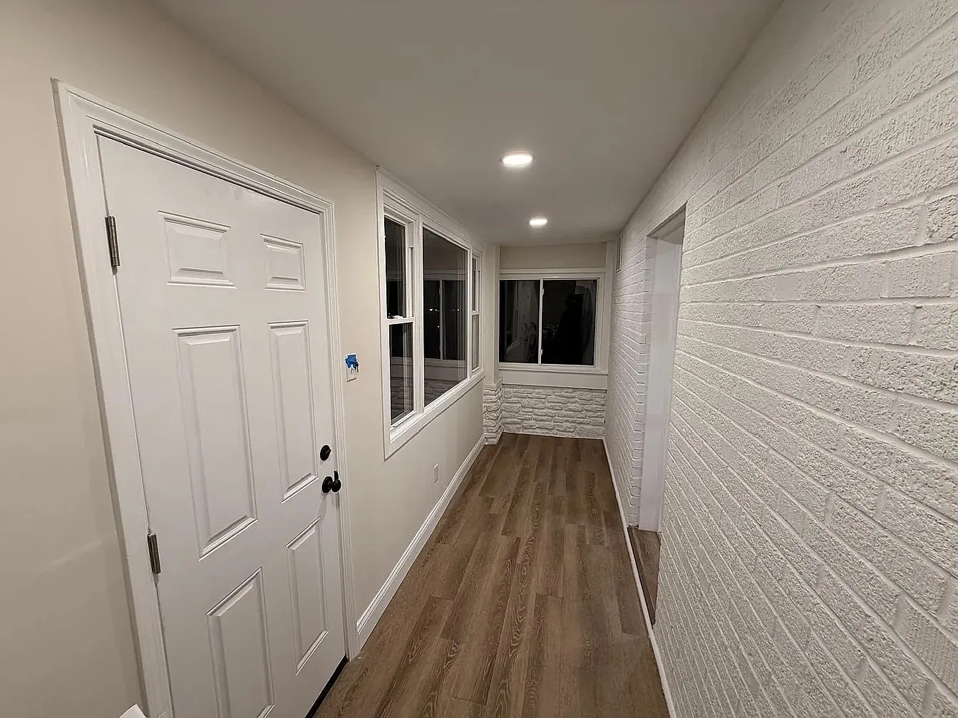 Stunning 1BR/1BA in North Avondale!! — Photo 2