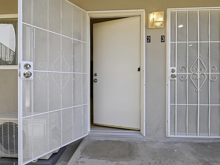 212 S Jackson St #2 — Photo 2