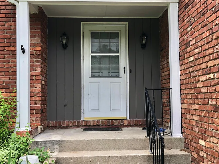 10557 Sharondale Rd — Photo 4