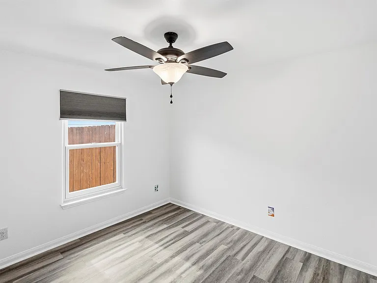 229 J E Brown Ln — Photo 11