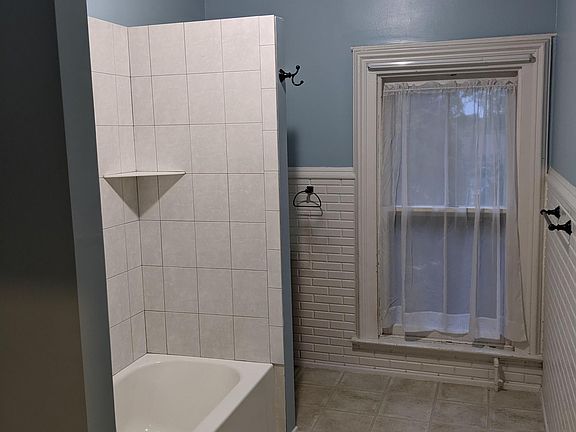 4th image of 2942 N Dousman St #A