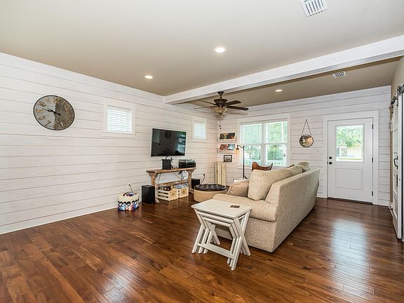 4th image of 89 Duero St