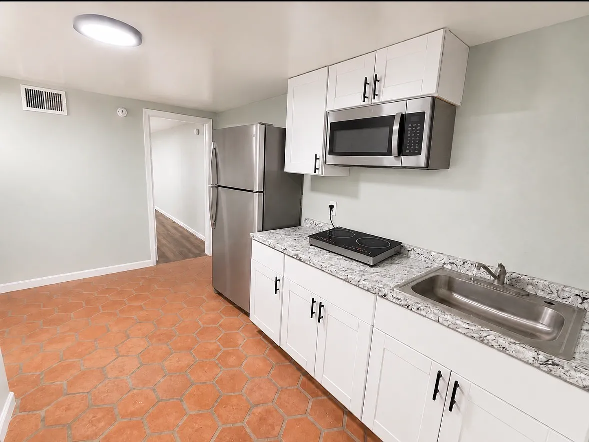 1 bed, $900 — Photo 3