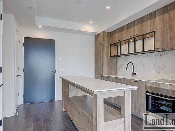 3rd image of 505 Richmond St W #918