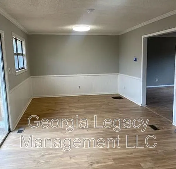 53 Banks Dr #1 — Photo 2