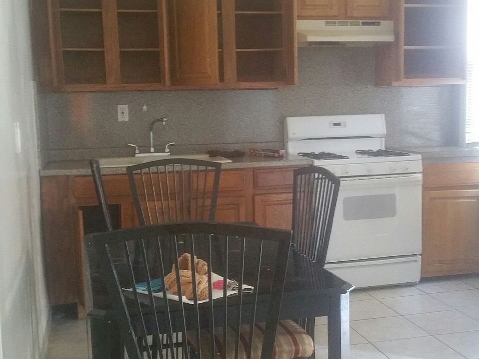 1st image of 2527 Curtis St