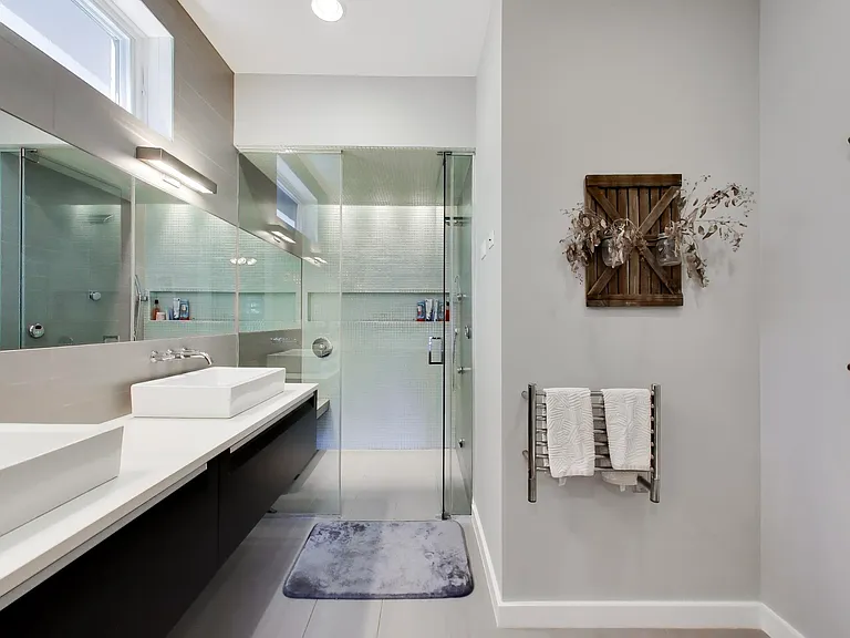 879 N Marshfield St #2 — Photo 14