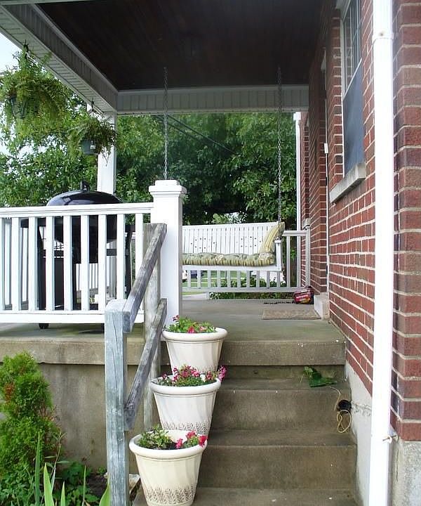 Covered Side Porch