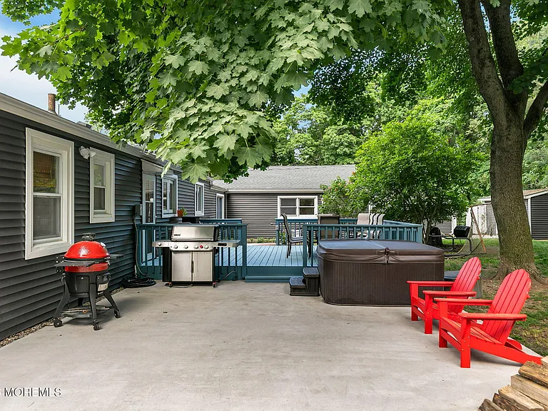 10 Tilton Rd — Photo 35