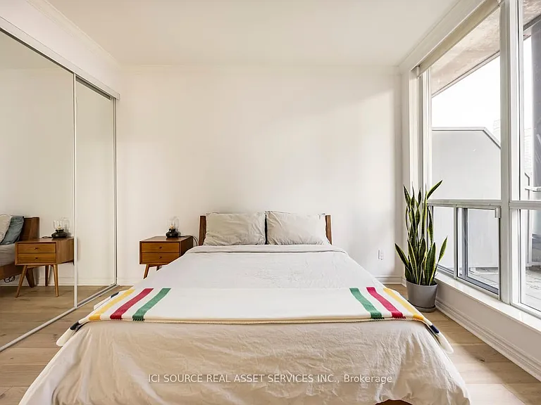 250 Wellington St W #Penthouse 40 — Photo 12