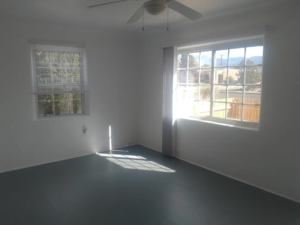 Updated 1bed / 1bath in Nob Hill With Small Yard & Washer / Dryer! — Photo 3