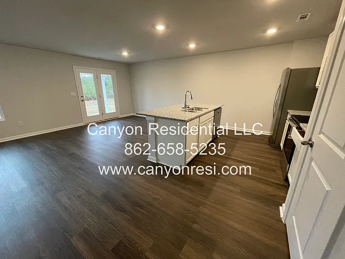 122 Syd Rd — Photo 4