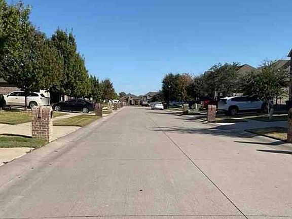 Exterior Neighborhood (street photo)