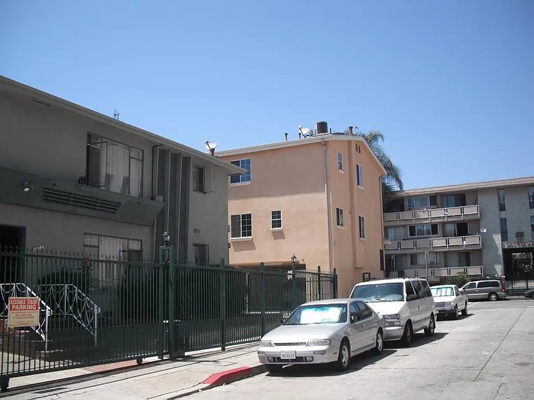 1153 Lillian Way #7 — Photo 4