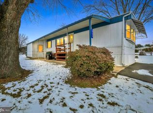 805 Lake Cir, Mount Wolf, PA 17347