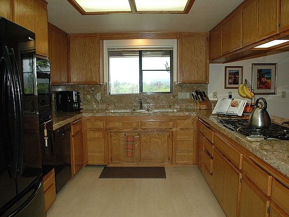 Large kitchen, induction coo