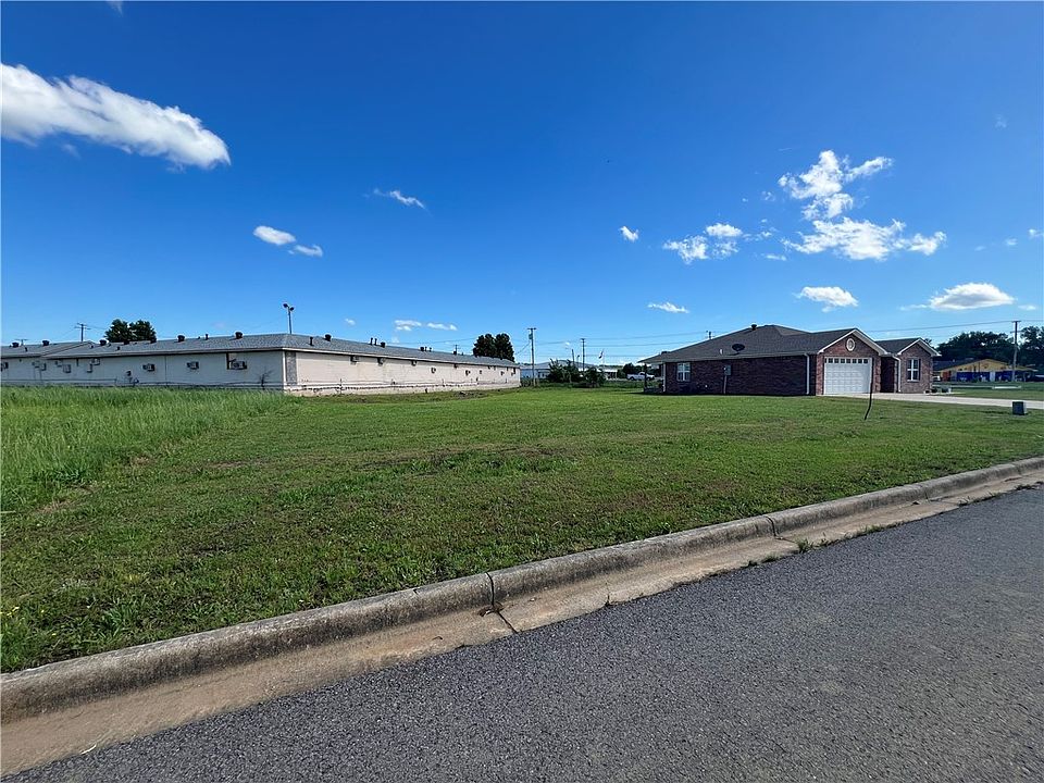 2nd image of Millwood Rd #3