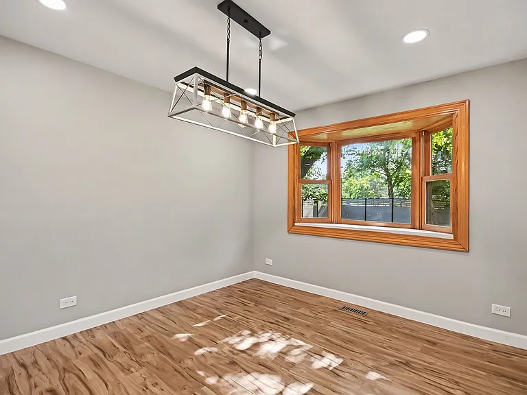 5195 Castaway Ln — Photo 9