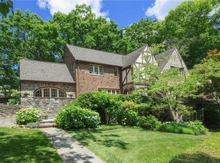 8 Ridgewood Dr, Rye, NY 10580