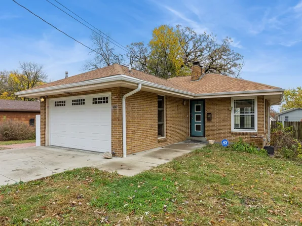 3841 Lower Beaver Rd, Des Moines, IA 50310