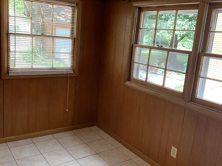 1337 E Monroe St — Photo 17