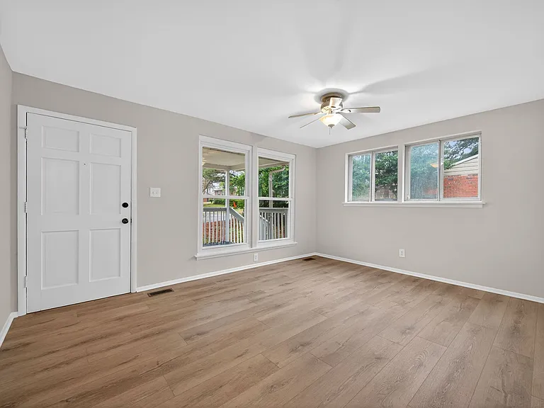 765 Bunche Dr — Photo 3