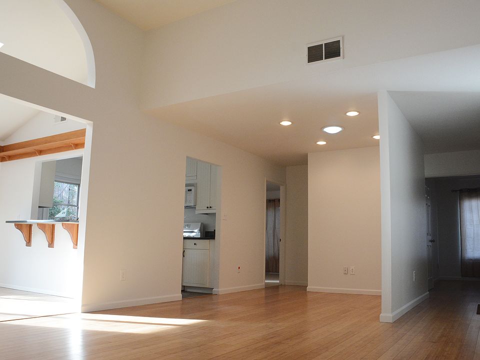 1st image of 12835 Calle De Las Rosas