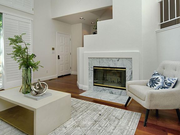 3rd image of 410 Galleria Dr APT 7