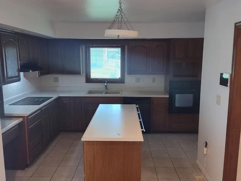 1670 Fairmount Dr — Photo 9