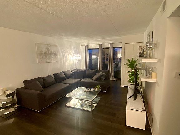 Main Living Area - 13 x 17