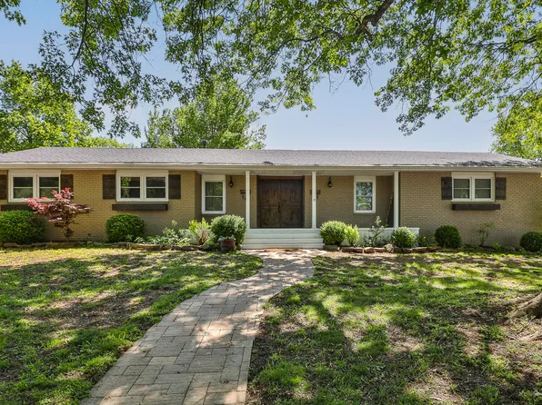 2850 S Catalina Circle, Springfield, MO 65804