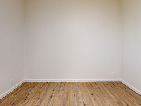4th image of 2092 Fogg Ave #15