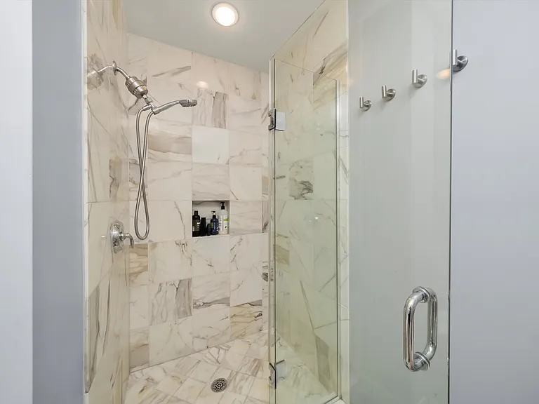 160 E Illinois St #2101 — Photo 11
