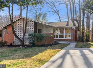 6420 Hollins Dr, Bethesda, MD 20817