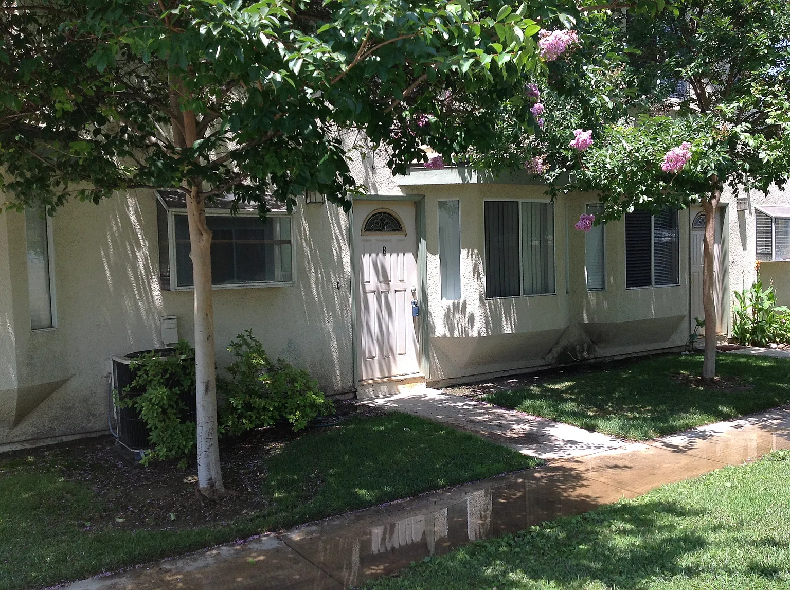 1415 S White Ave APT B photo 1