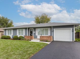 530 Exmoor Rd, Elk Grove Village, IL 60007