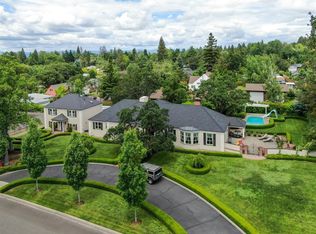 2209 Oakwood Dr, Medford, OR