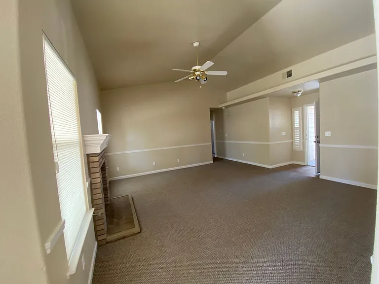 883 W Julia Way — Photo 7