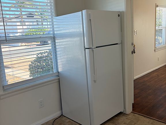 5th image of 582 McIntosh St