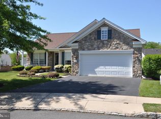 9 Vandevere Ln, Columbus, NJ 08022