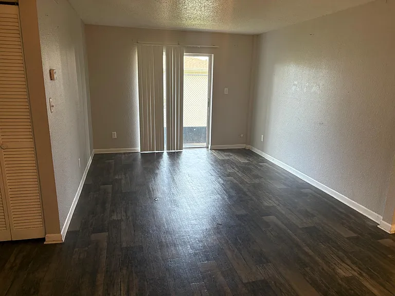 Temple Terrace Hwy — Photo 2