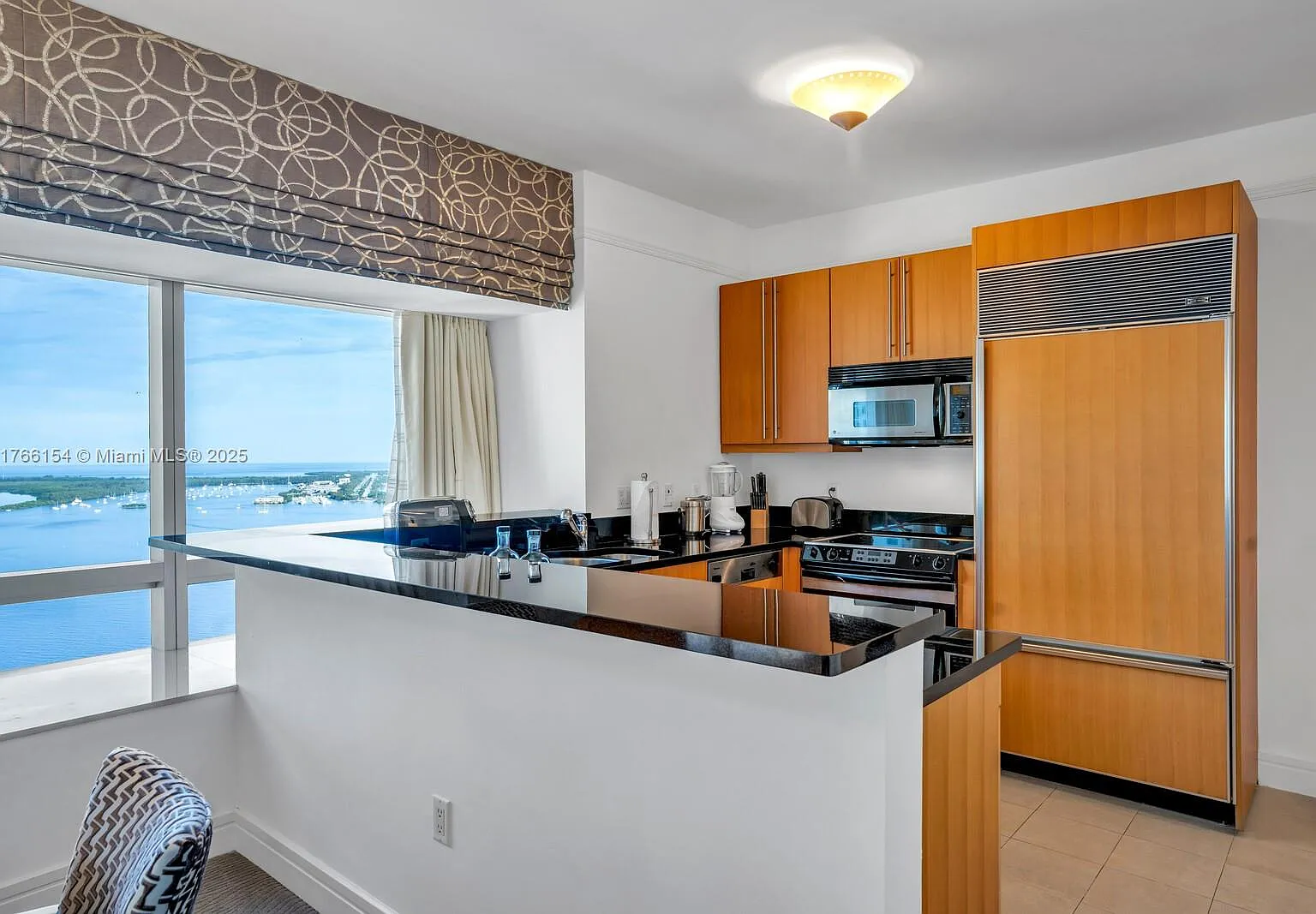 Millennium Tower Condomin — Photo 4