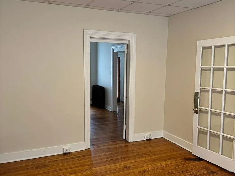 210-212 N Potomac St — Photo 9