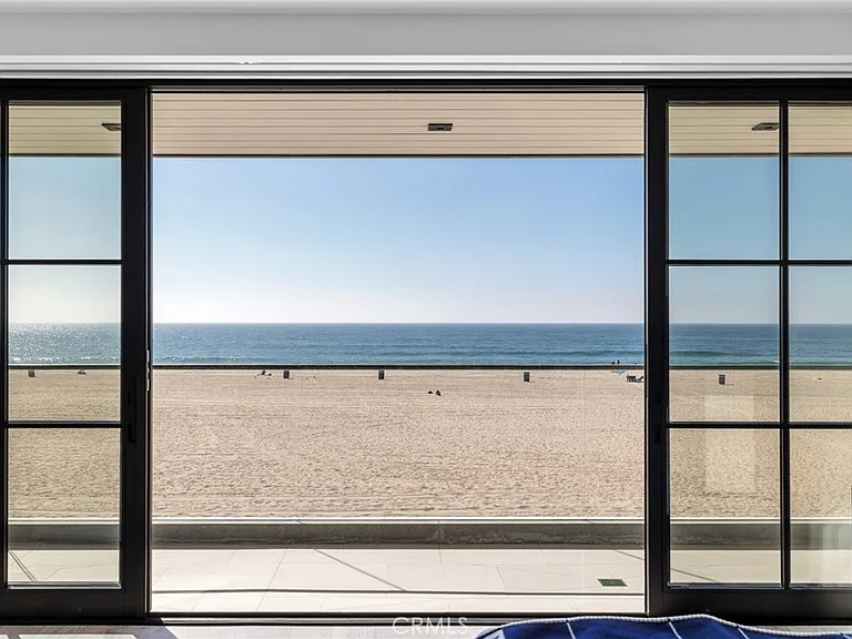 2428 The Strand — Photo 38