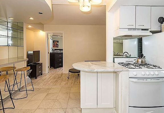 3rd image of 210 E 47th St #12EE