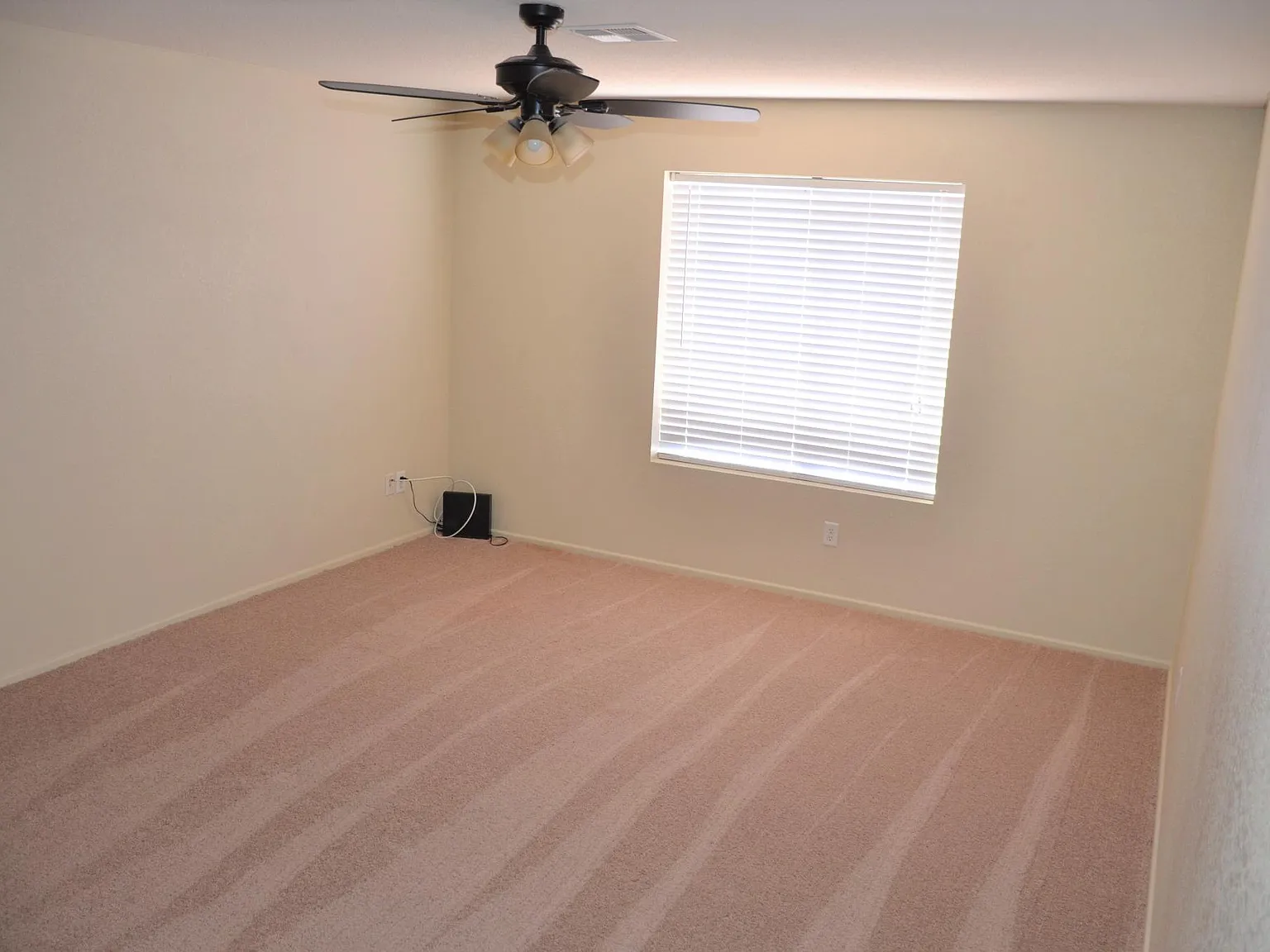 4 bed, 2.5 bath, 2115 sqft, $2,000 — Photo 4