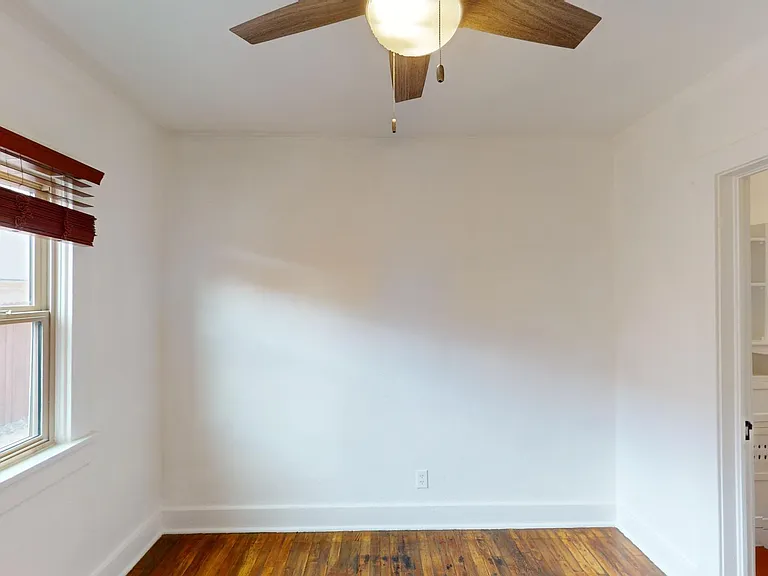 Lovely, Large, & Bright 1 Bed in Beautiful Downtown Courtyard Complex — Photo 7
