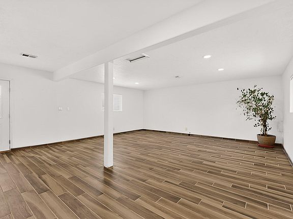 3rd image of 331 Nicklaus Dr SE