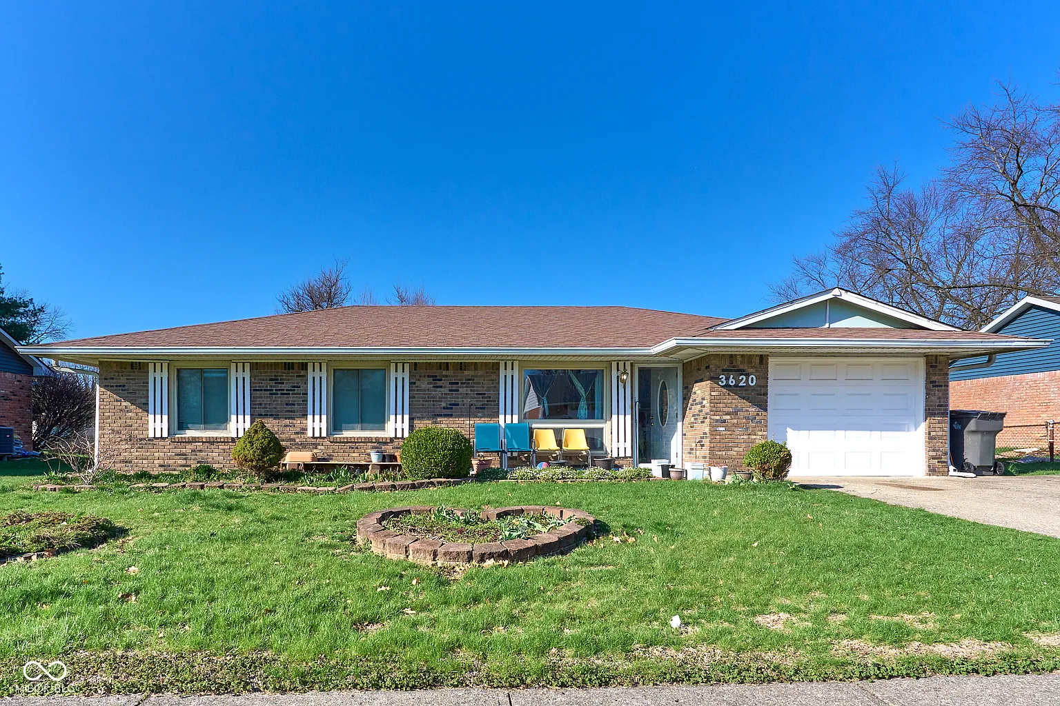 3620 Mistletoe Dr photo 1